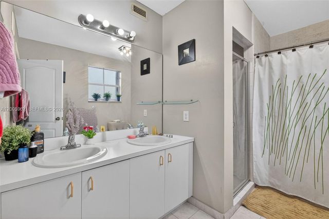 16624 NW 73rd Ct 16624, Miami Lakes, FL 33014