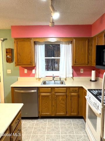 115 Plum Poppy North, Malta, NY 12020