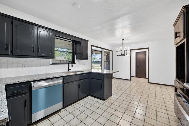 821 Rolling Hills Terrace, Edmond, OK 73012