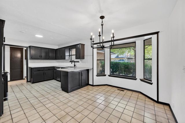 821 Rolling Hills Terrace, Edmond, OK 73012