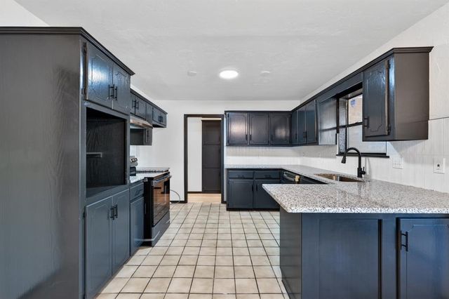 821 Rolling Hills Terrace, Edmond, OK 73012