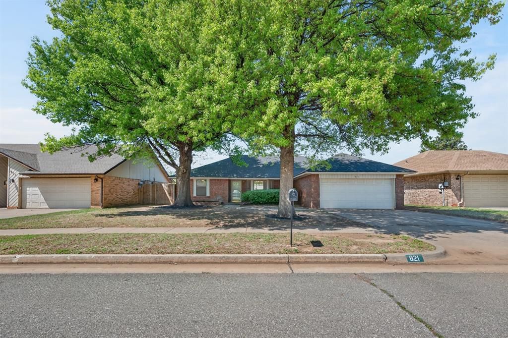 821 Rolling Hills Terrace, Edmond, OK 73012