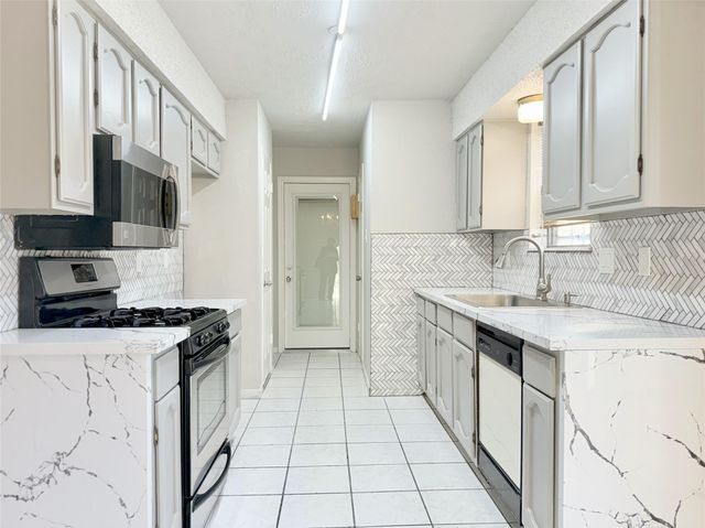 12715 Middlesbrough Lane, Houston, TX 77066