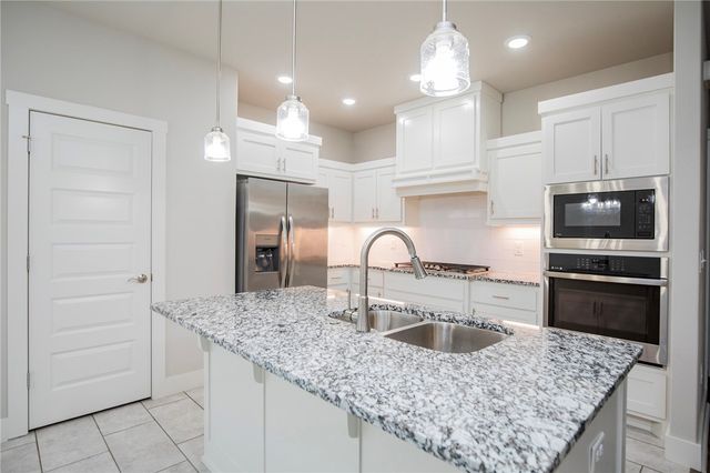 437 Ramsey Street, Gentry, AR 72734