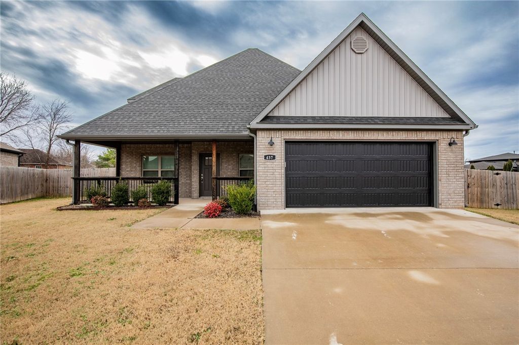 437 Ramsey Street, Gentry, AR 72734