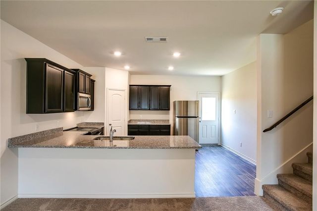 220 Sunnymeade LN, Jarrell, TX 76537