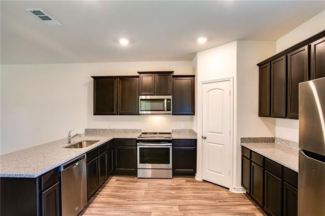 220 Sunnymeade LN, Jarrell, TX 76537