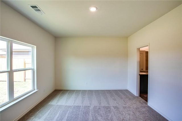 220 Sunnymeade LN, Jarrell, TX 76537