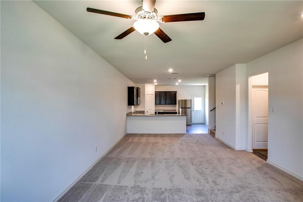 220 Sunnymeade LN, Jarrell, TX 76537