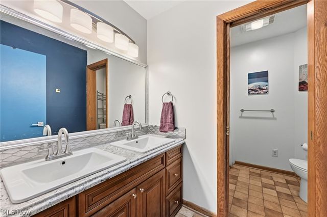 2170 Dow Drive, Akron, OH 44313
