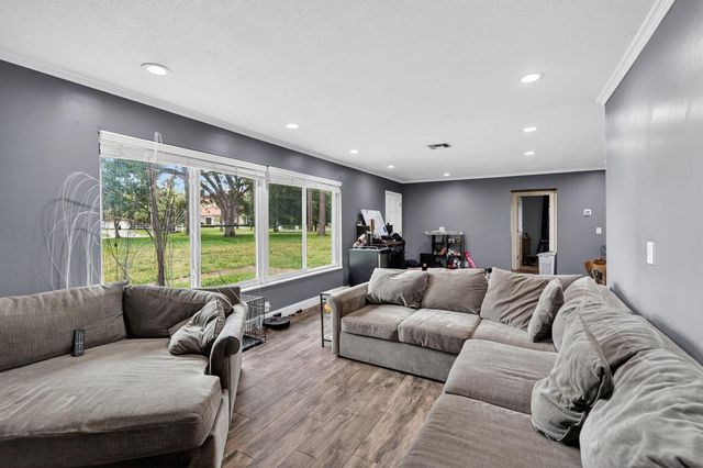 8669 Nashua Drive, Palm Beach Gardens, FL 33418