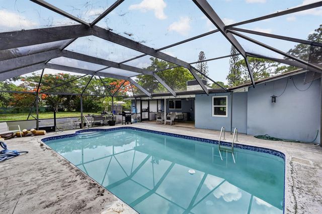 8669 Nashua Drive, Palm Beach Gardens, FL 33418