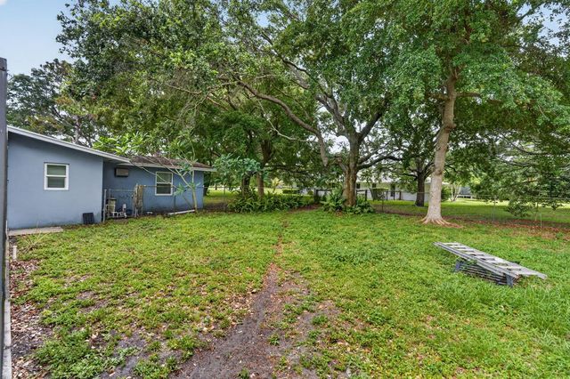 8669 Nashua Drive, Palm Beach Gardens, FL 33418
