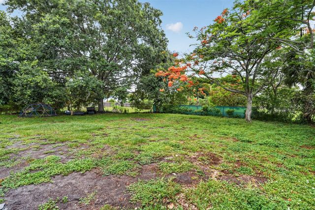 8669 Nashua Drive, Palm Beach Gardens, FL 33418