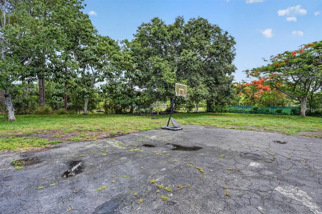 8669 Nashua Drive, Palm Beach Gardens, FL 33418
