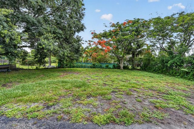 8669 Nashua Drive, Palm Beach Gardens, FL 33418