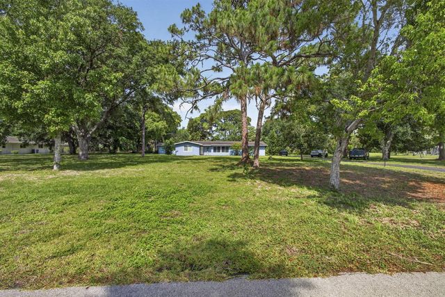 8669 Nashua Drive, Palm Beach Gardens, FL 33418