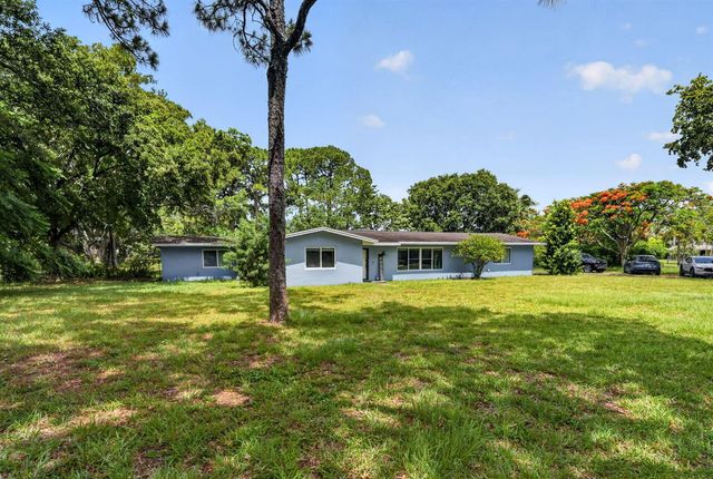 8669 Nashua Drive, Palm Beach Gardens, FL 33418