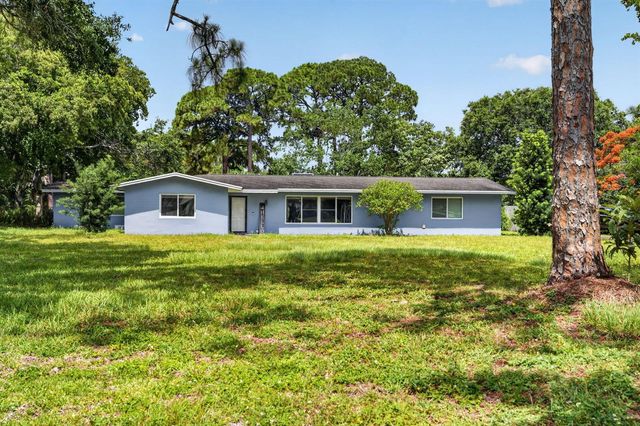 8669 Nashua Drive, Palm Beach Gardens, FL 33418