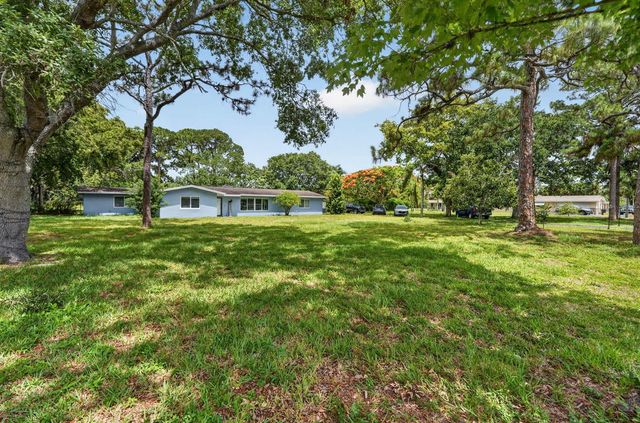 8669 Nashua Drive, Palm Beach Gardens, FL 33418