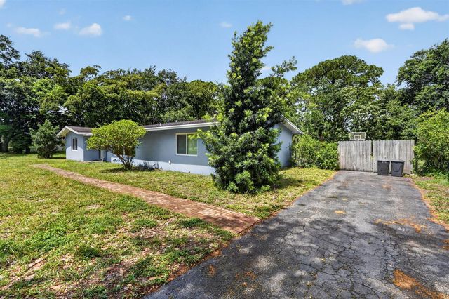 8669 Nashua Drive, Palm Beach Gardens, FL 33418
