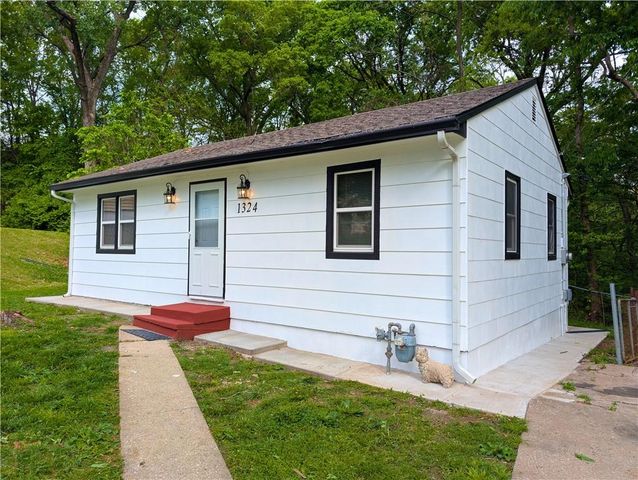 1324 N 52nd Court, Kansas City, KS 66102