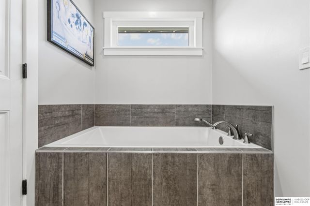 7402 N 281st Avenue, Valley, NE 68064