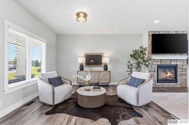 7402 N 281st Avenue, Valley, NE 68064