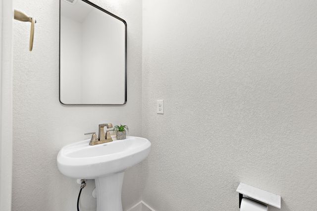 326 Smithsonian LN, Kyle, TX 78640