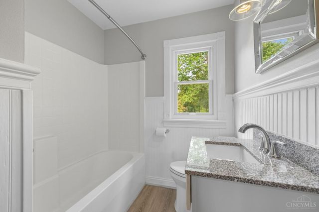 1306 W Loveland Avenue, Loveland, OH 45140