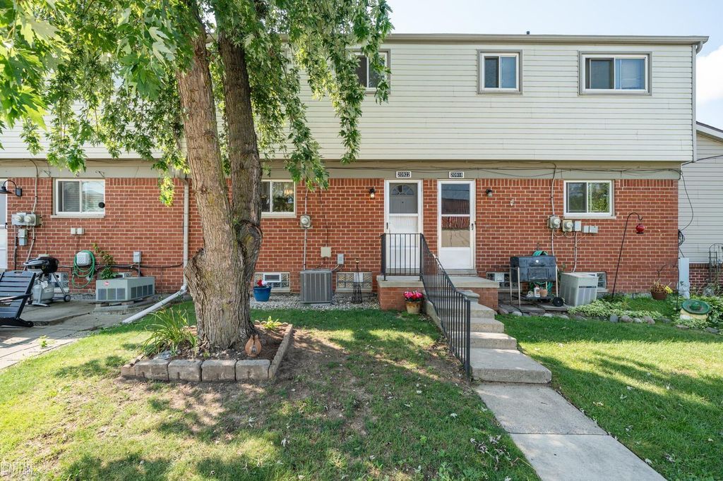 20922 Hunt Drive, Roseville, MI 48066