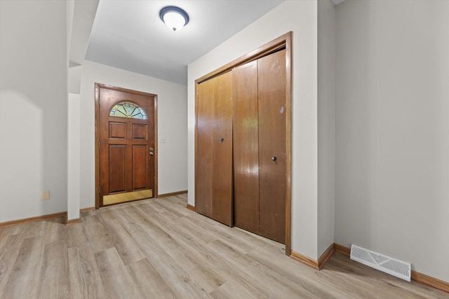 14840 W Oklahoma COURT, New Berlin, WI 53151