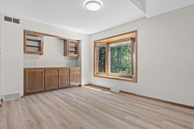 14840 W Oklahoma COURT, New Berlin, WI 53151