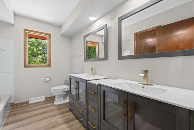 14840 W Oklahoma COURT, New Berlin, WI 53151