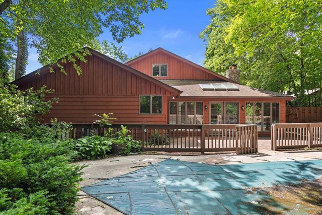 14840 W Oklahoma COURT, New Berlin, WI 53151