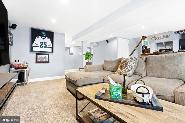 165 VALLEY DR, Southampton, PA 18966