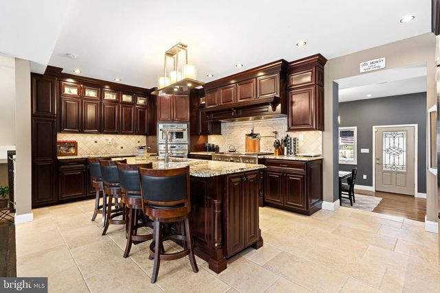 165 VALLEY DR, Southampton, PA 18966