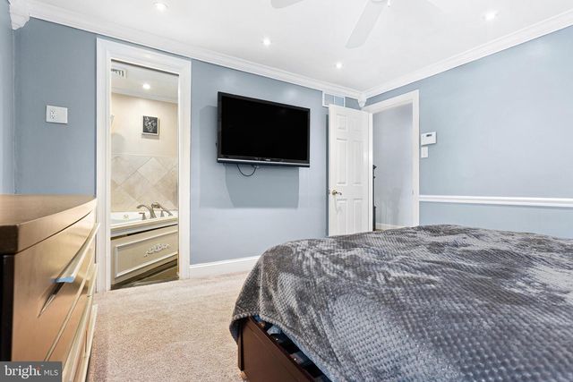 165 VALLEY DR, Southampton, PA 18966