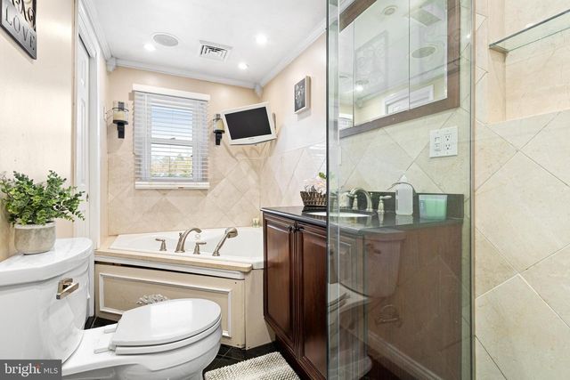 165 VALLEY DR, Southampton, PA 18966