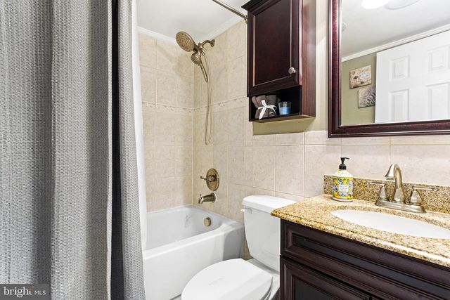 165 VALLEY DR, Southampton, PA 18966