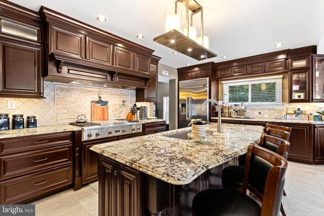 165 VALLEY DR, Southampton, PA 18966