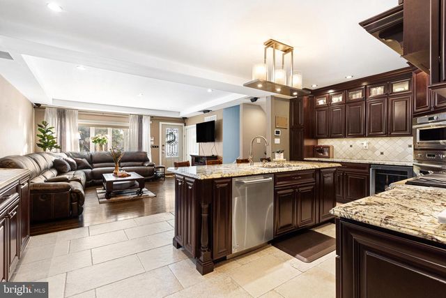 165 VALLEY DR, Southampton, PA 18966