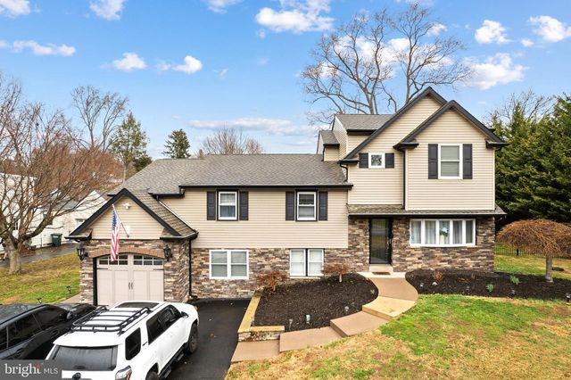 165 VALLEY DR, Southampton, PA 18966