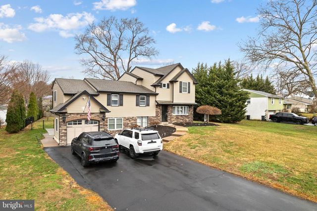 165 VALLEY DR, Southampton, PA 18966