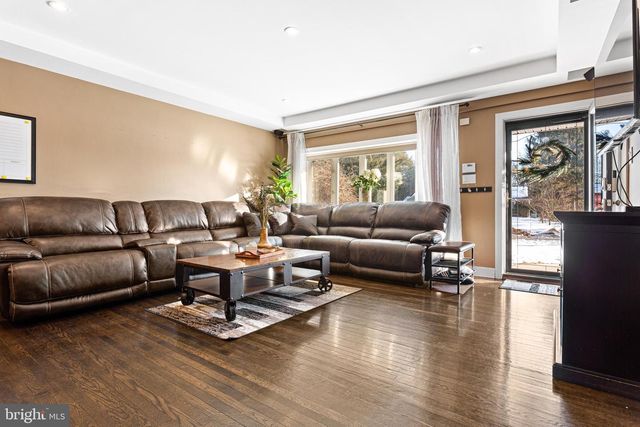 165 VALLEY DR, Southampton, PA 18966