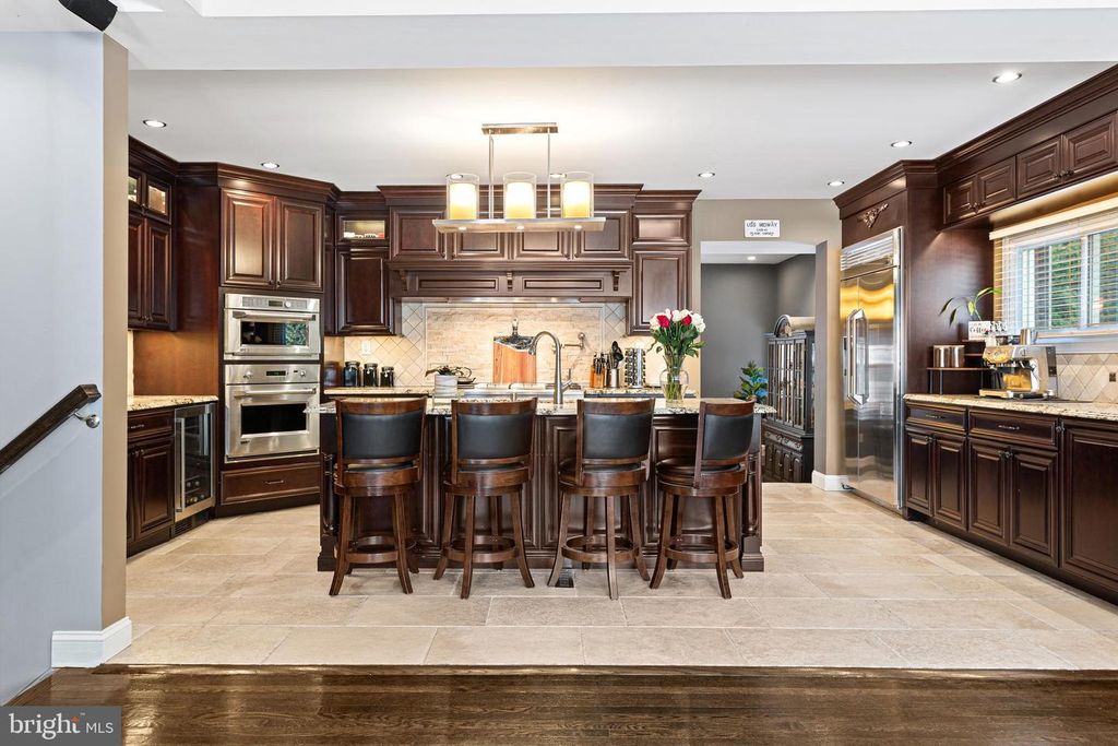 165 VALLEY DR, Southampton, PA 18966