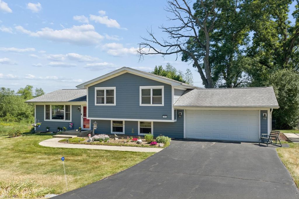 1625 Swallow ROAD, Twin Lakes, WI 53181