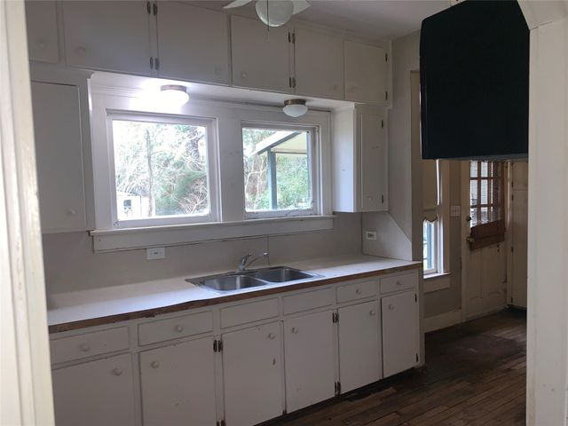 22720 Hudson Lane NE, New Caney, TX 77357