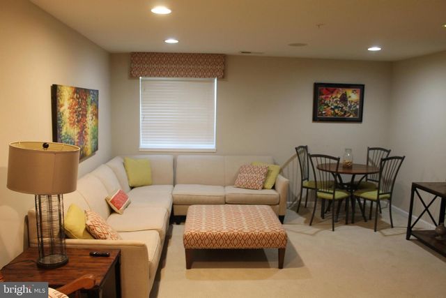 4018 SECRETARIAT ST, Harrisburg, PA 17112