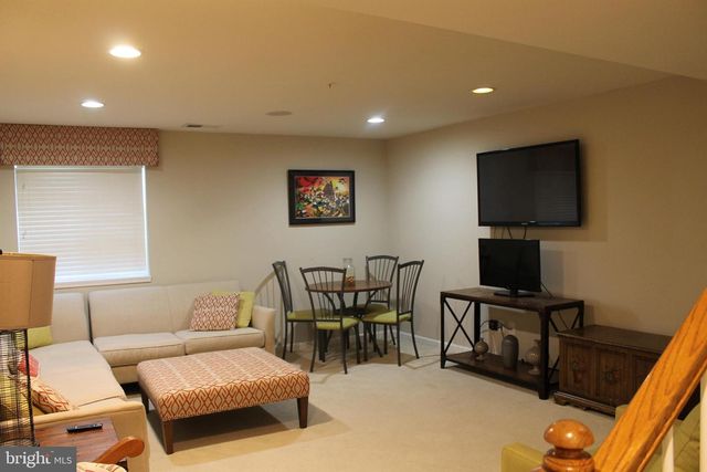 4018 SECRETARIAT ST, Harrisburg, PA 17112